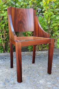 chaise brune